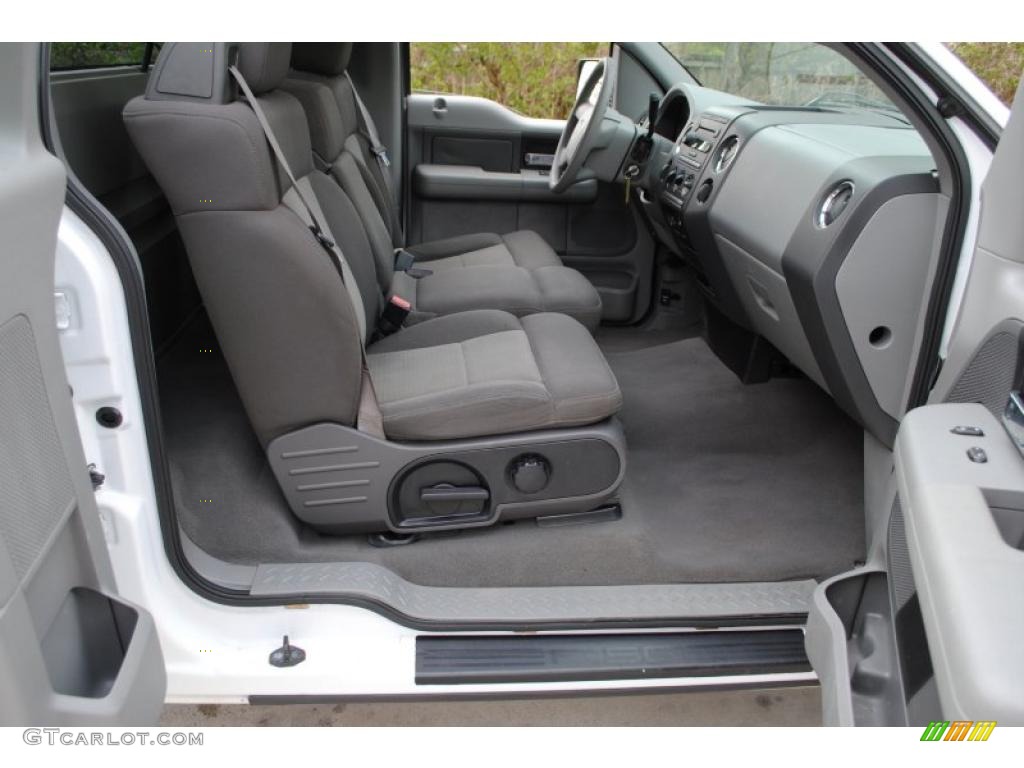 2004 F150 XLT Regular Cab 4x4 - Oxford White / Dark Flint photo #32