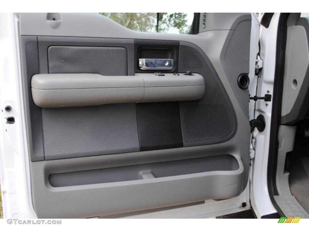 2004 F150 XLT Regular Cab 4x4 - Oxford White / Dark Flint photo #33