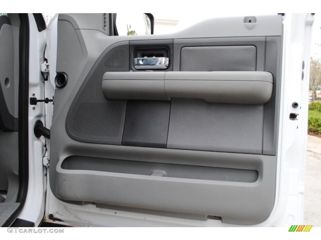 2004 F150 XLT Regular Cab 4x4 - Oxford White / Dark Flint photo #34