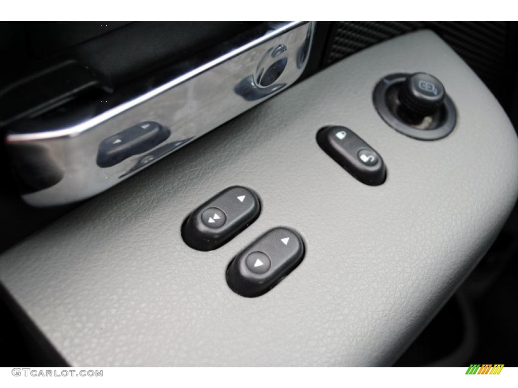 2004 F150 XLT Regular Cab 4x4 - Oxford White / Dark Flint photo #55