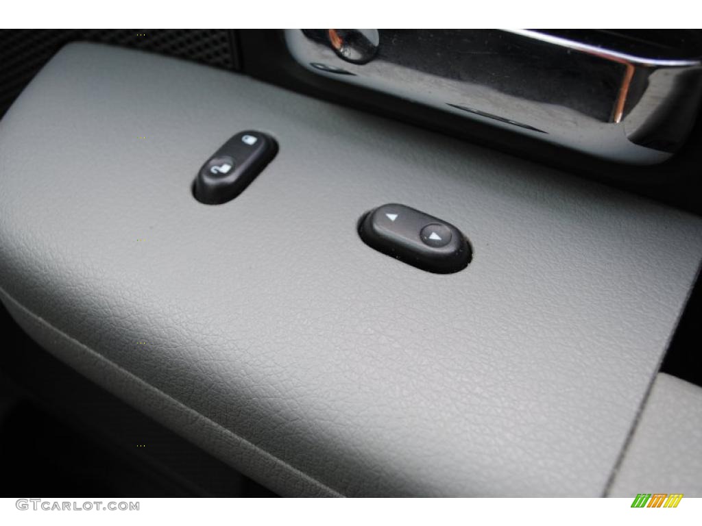 2004 F150 XLT Regular Cab 4x4 - Oxford White / Dark Flint photo #56