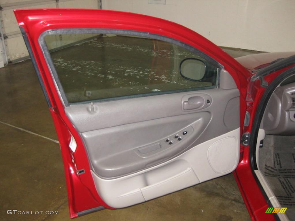 2006 Stratus SXT Sedan - Inferno Red Crystal Pearl / Dark Slate Grey photo #12
