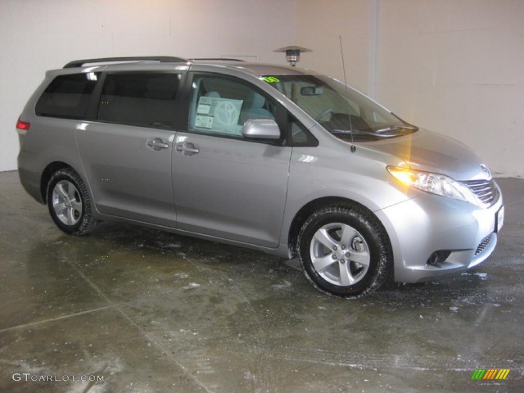 2011 Sienna LE - Silver Sky Metallic / Light Gray photo #5