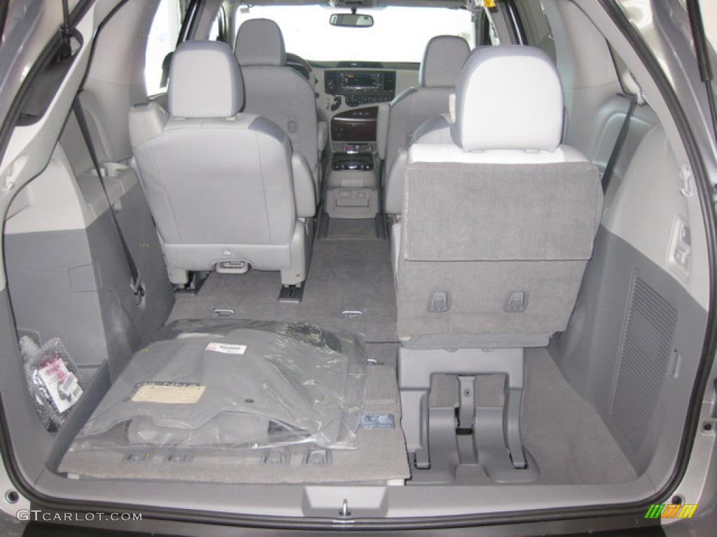 2011 Sienna Limited - Silver Sky Metallic / Light Gray photo #7