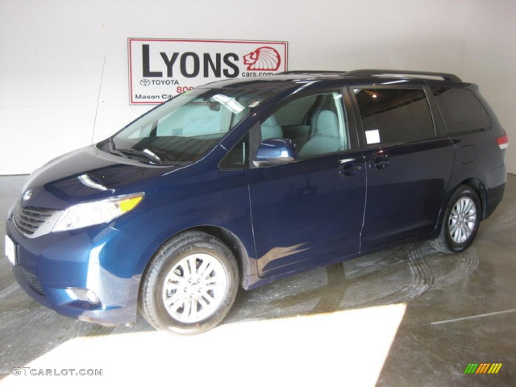 2011 Sienna XLE - South Pacific Blue Pearl / Light Gray photo #1