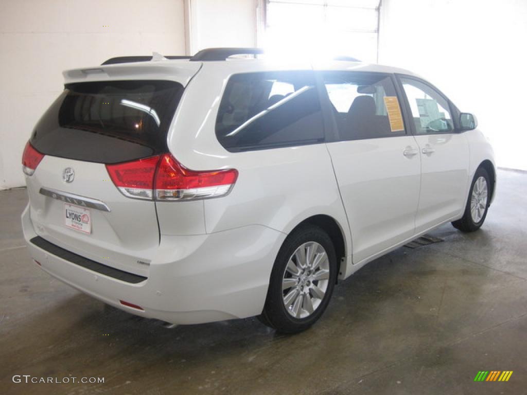 2011 Sienna Limited - Super White / Light Gray photo #6