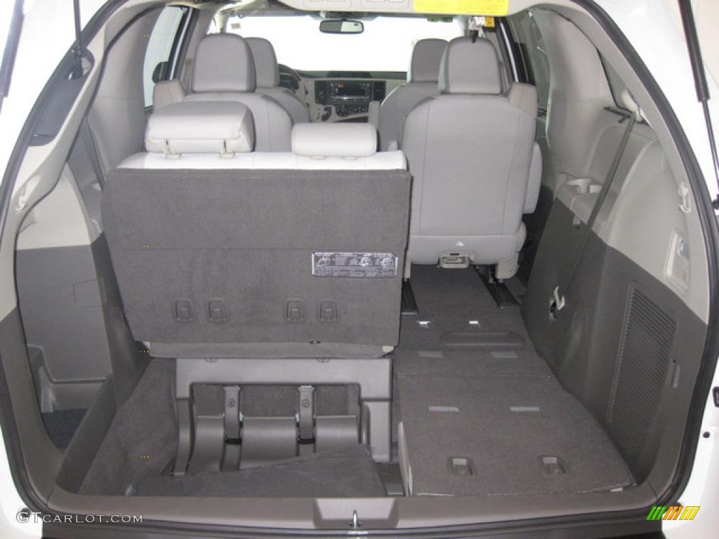2011 Sienna Limited - Super White / Light Gray photo #7
