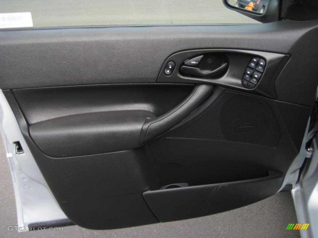 2007 Focus ZX5 SE Hatchback - CD Silver Metallic / Charcoal photo #7