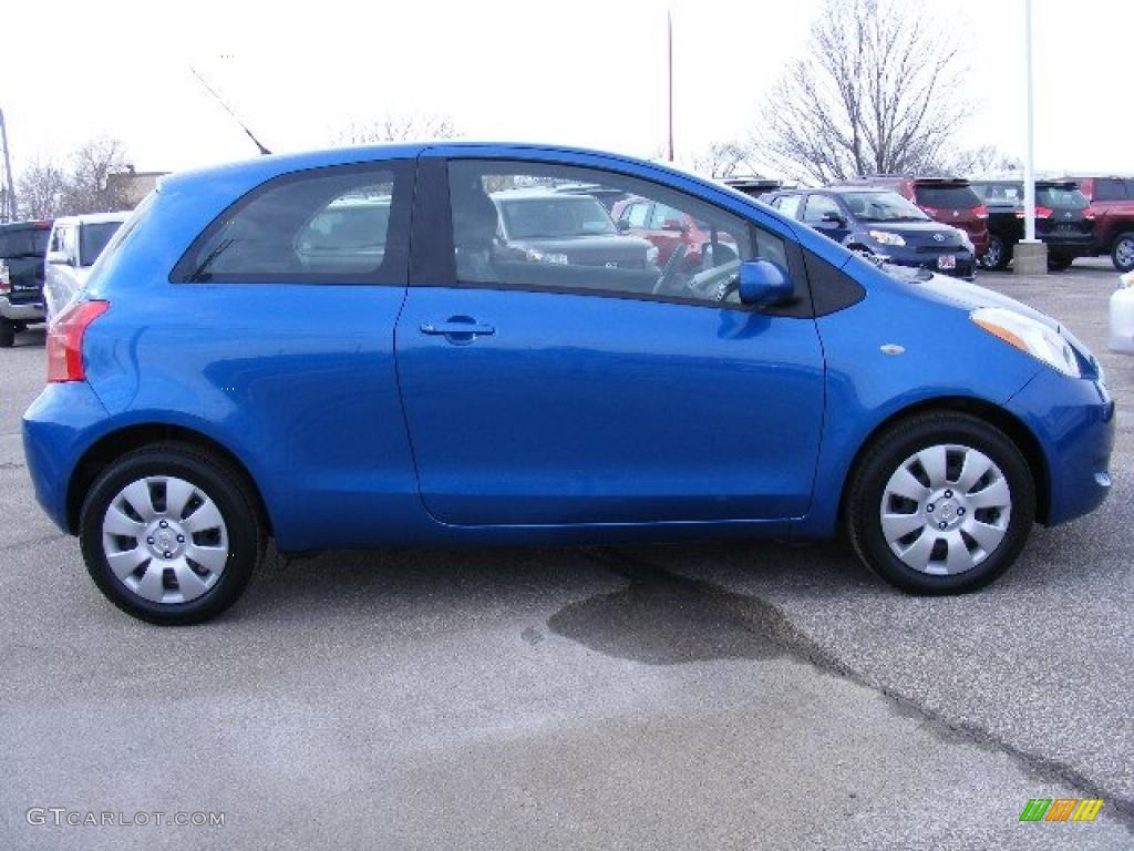 2008 Yaris 3 Door Liftback - Blazing Blue Pearl / Dark Charcoal photo #2