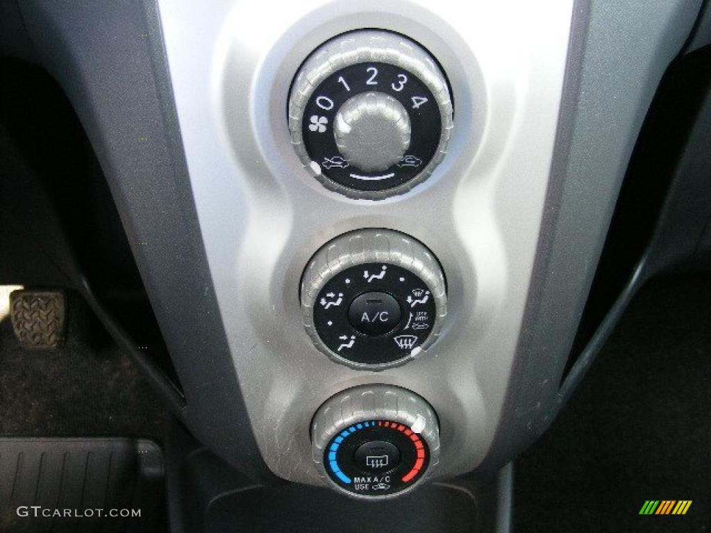 2008 Yaris 3 Door Liftback - Blazing Blue Pearl / Dark Charcoal photo #20