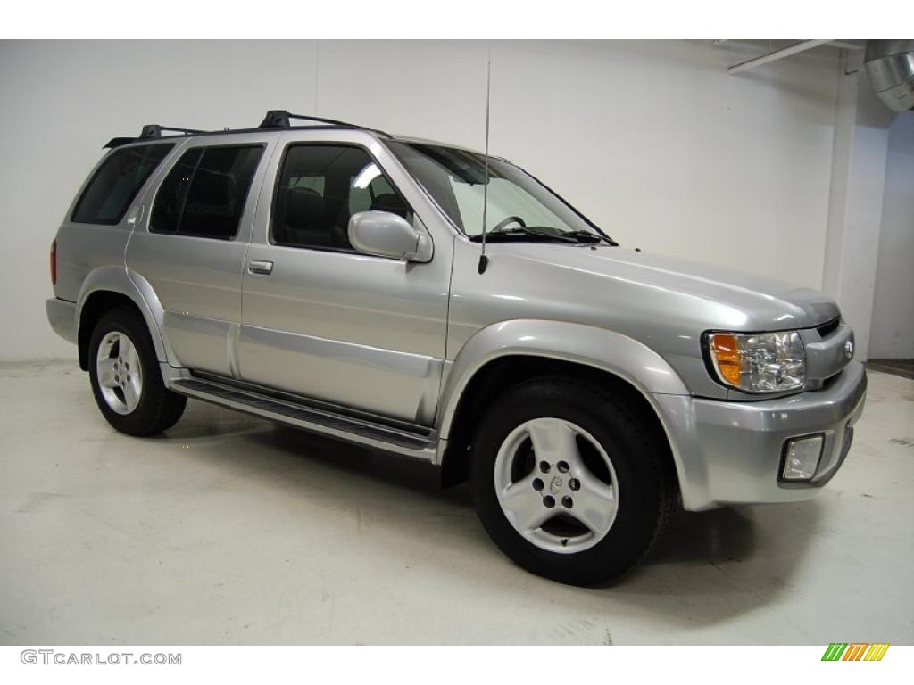 2002 QX4  - Brilliant Silver Metallic / Graphite photo #2