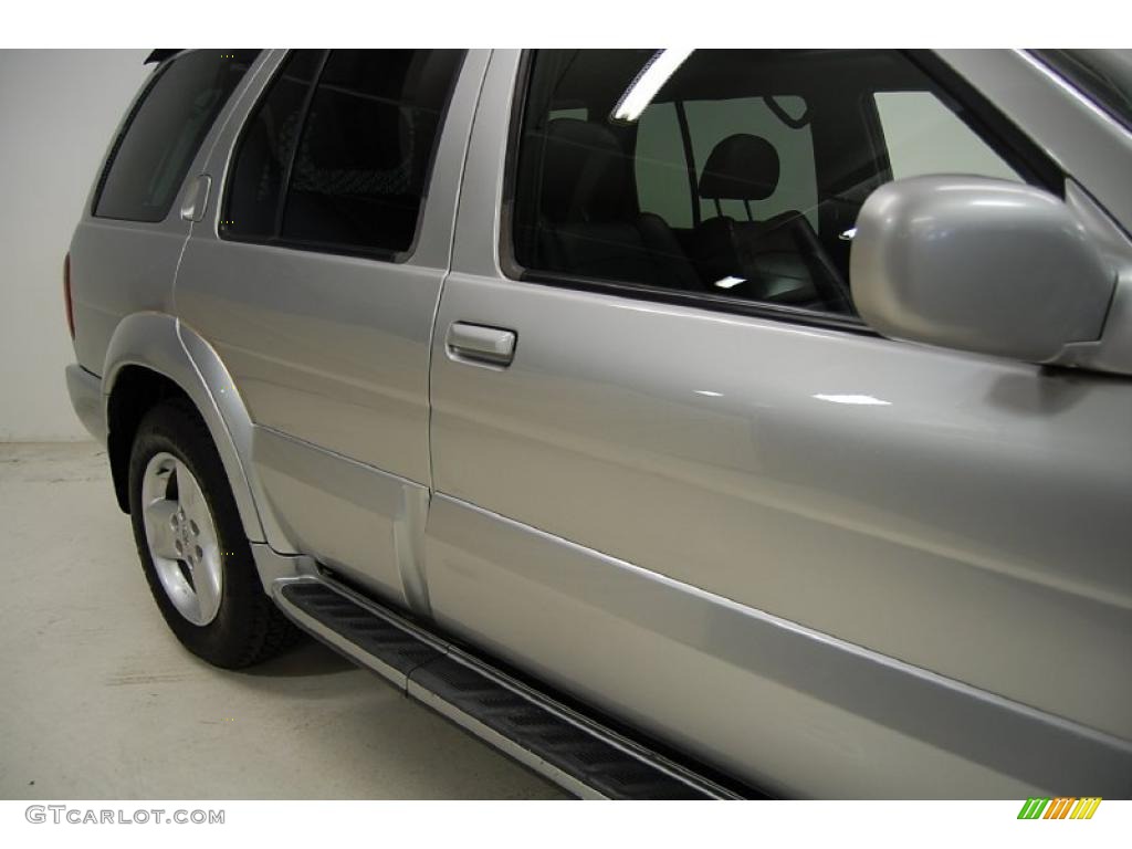 2002 QX4  - Brilliant Silver Metallic / Graphite photo #4