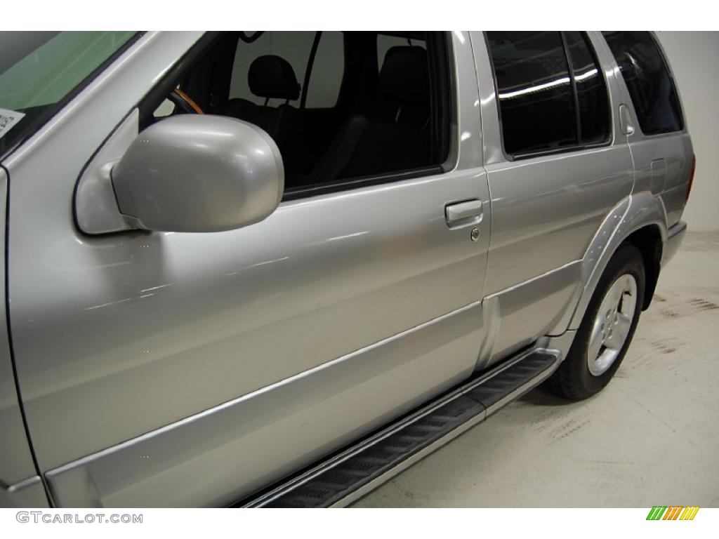 2002 QX4  - Brilliant Silver Metallic / Graphite photo #12