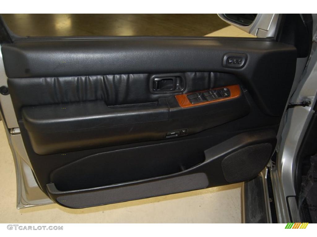 2002 QX4  - Brilliant Silver Metallic / Graphite photo #21
