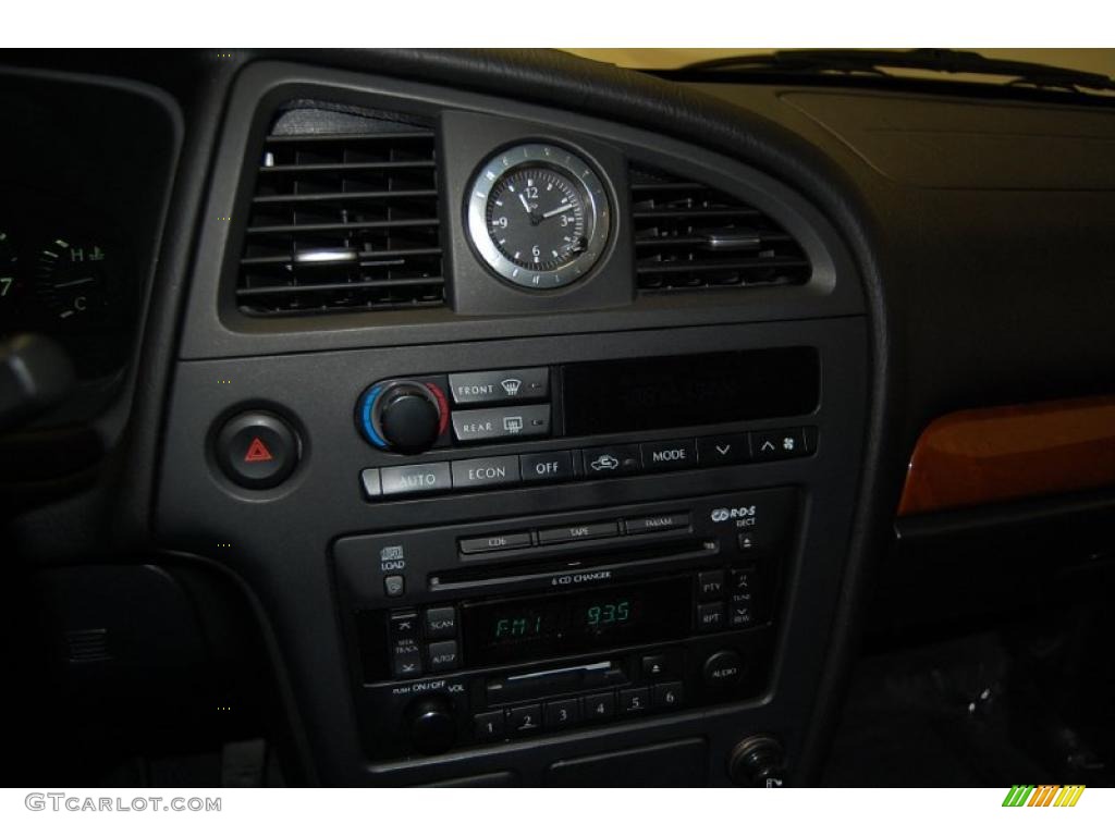 2002 QX4  - Brilliant Silver Metallic / Graphite photo #30