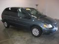 2007 Brilliant Black Crystal Pearl Chrysler Town & Country   photo #3