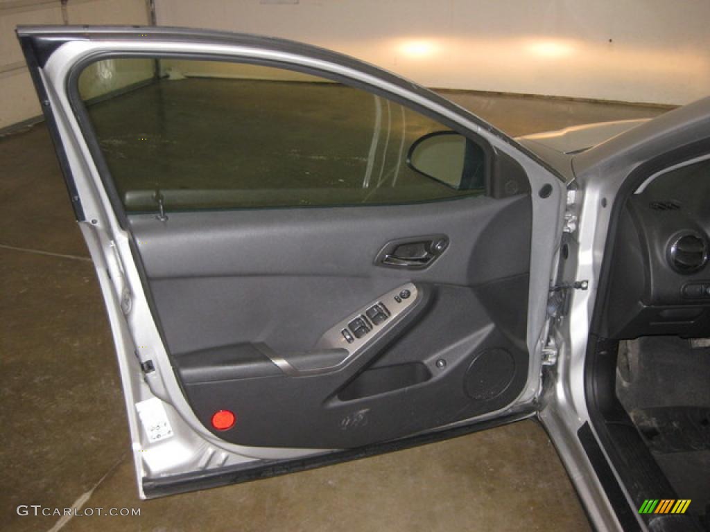 2007 G6 V6 Sedan - Liquid Silver Metallic / Ebony photo #12