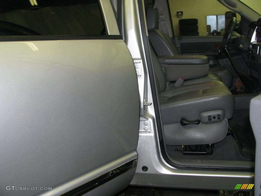 2007 Ram 3500 Laramie Mega Cab 4x4 - Bright Silver Metallic / Medium Slate Gray photo #31