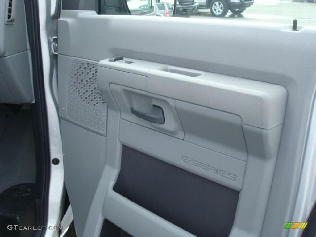2009 E Series Van E350 Super Duty XLT Passenger - Brilliant Silver Metallic / Medium Flint photo #16