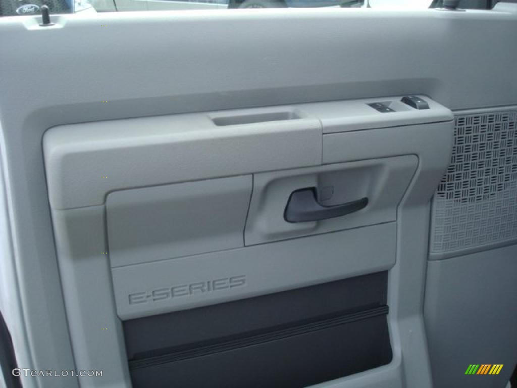 2009 E Series Van E350 Super Duty XLT Passenger - Brilliant Silver Metallic / Medium Flint photo #18
