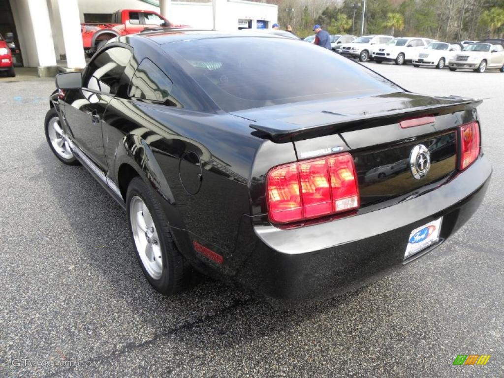 2007 Mustang V6 Premium Coupe - Black / Dark Charcoal photo #12
