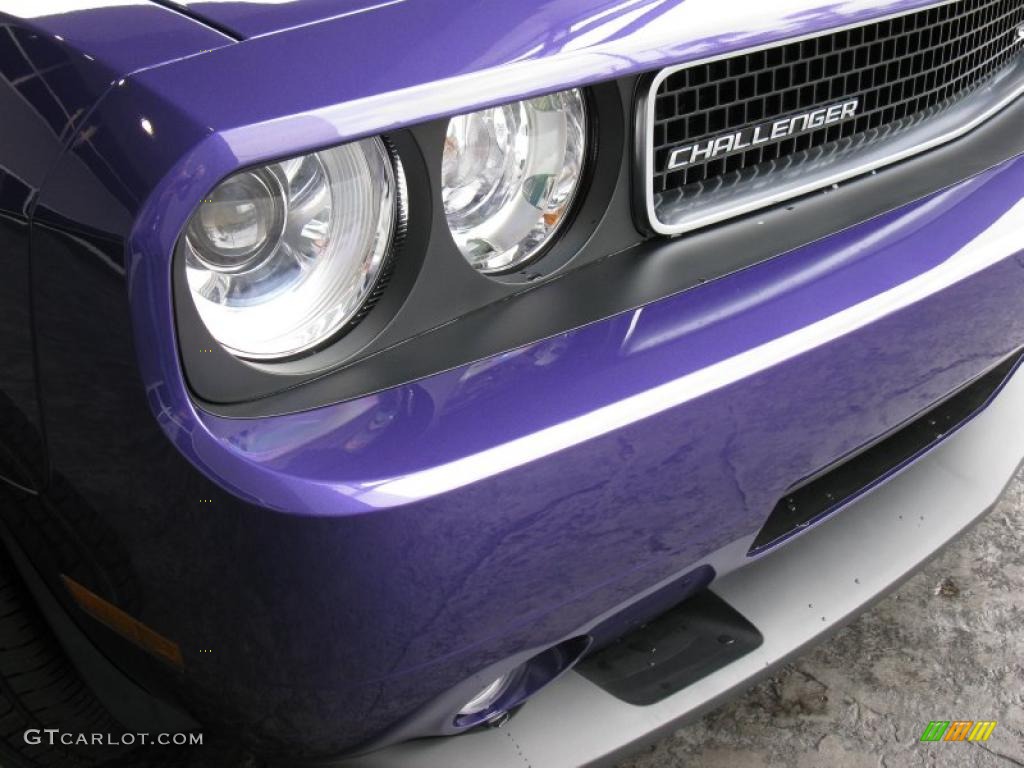 2010 Challenger SRT8 - Plum Crazy Purple Pearl / Dark Slate Gray photo #5