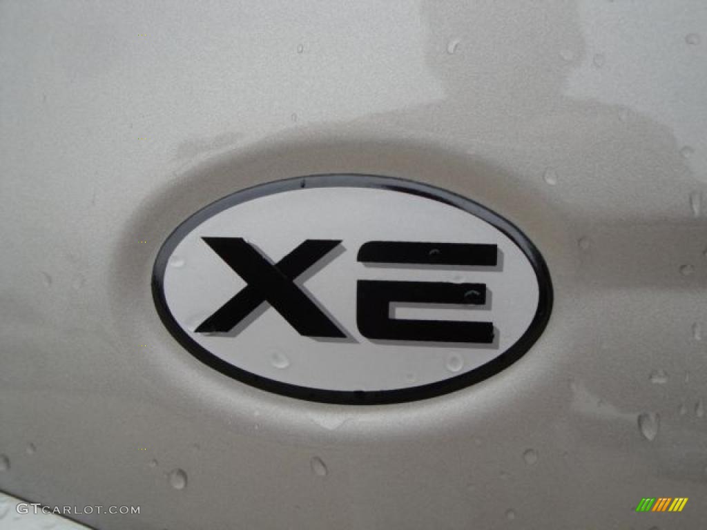 2004 Frontier XE V6 Crew Cab - Radiant Silver Metallic / Gray photo #9