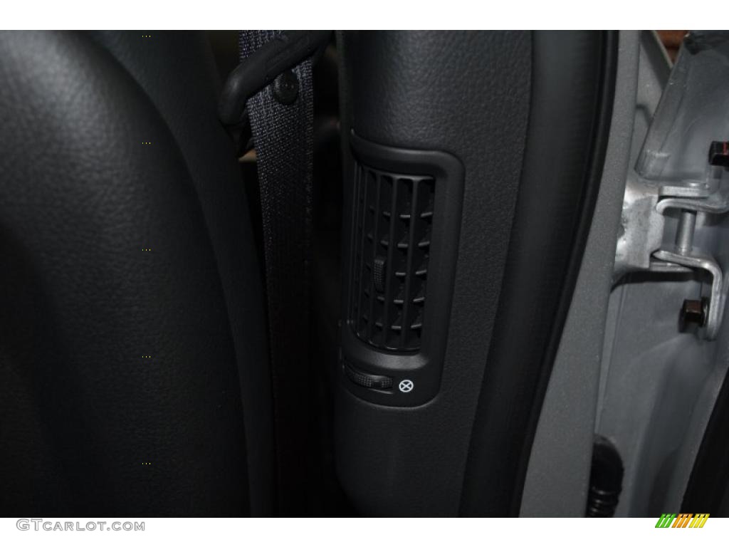 2011 Sorento EX V6 AWD - Bright Silver / Black photo #23
