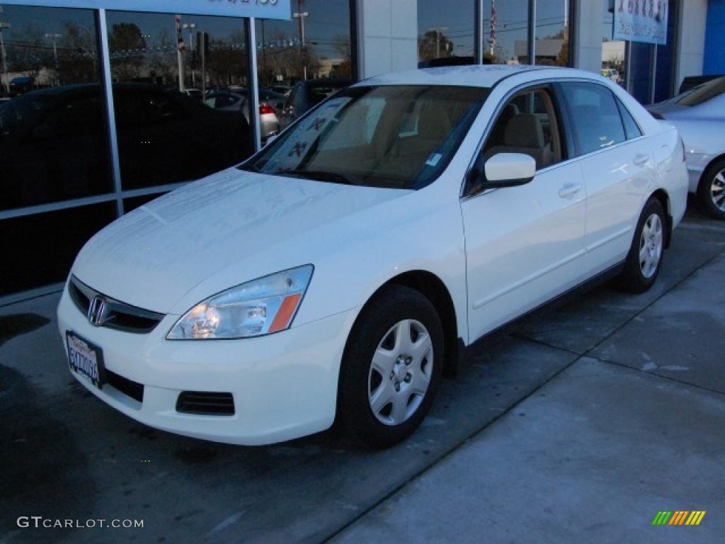 2007 Accord LX Sedan - Taffeta White / Ivory photo #7