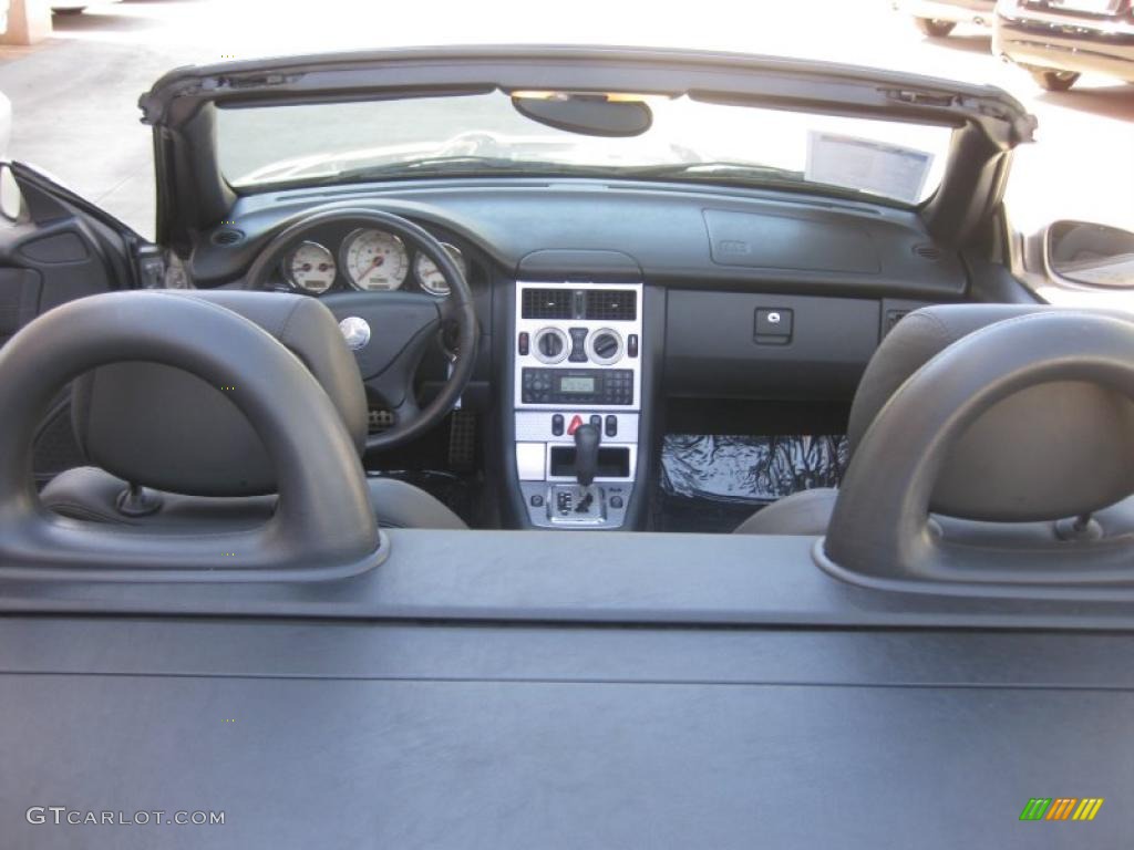 2003 SLK 230 Kompressor Roadster - Pewter Silver Metallic / Charcoal photo #25