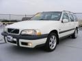 White 2000 Volvo V70 XC AWD