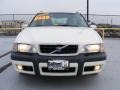 White - V70 XC AWD Photo No. 2