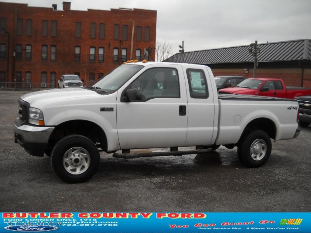 2004 F250 Super Duty XL SuperCab 4x4 - Oxford White / Medium Flint photo #5