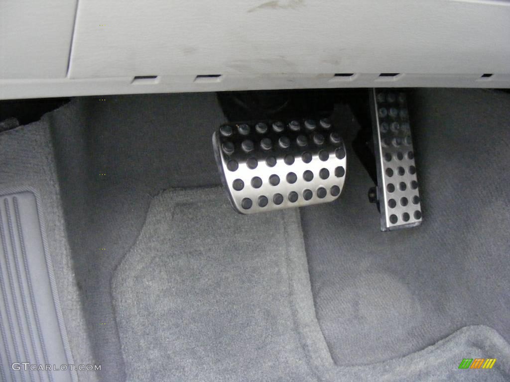 2006 Chrysler PT Cruiser GT Convertible Controls Photo #2708361
