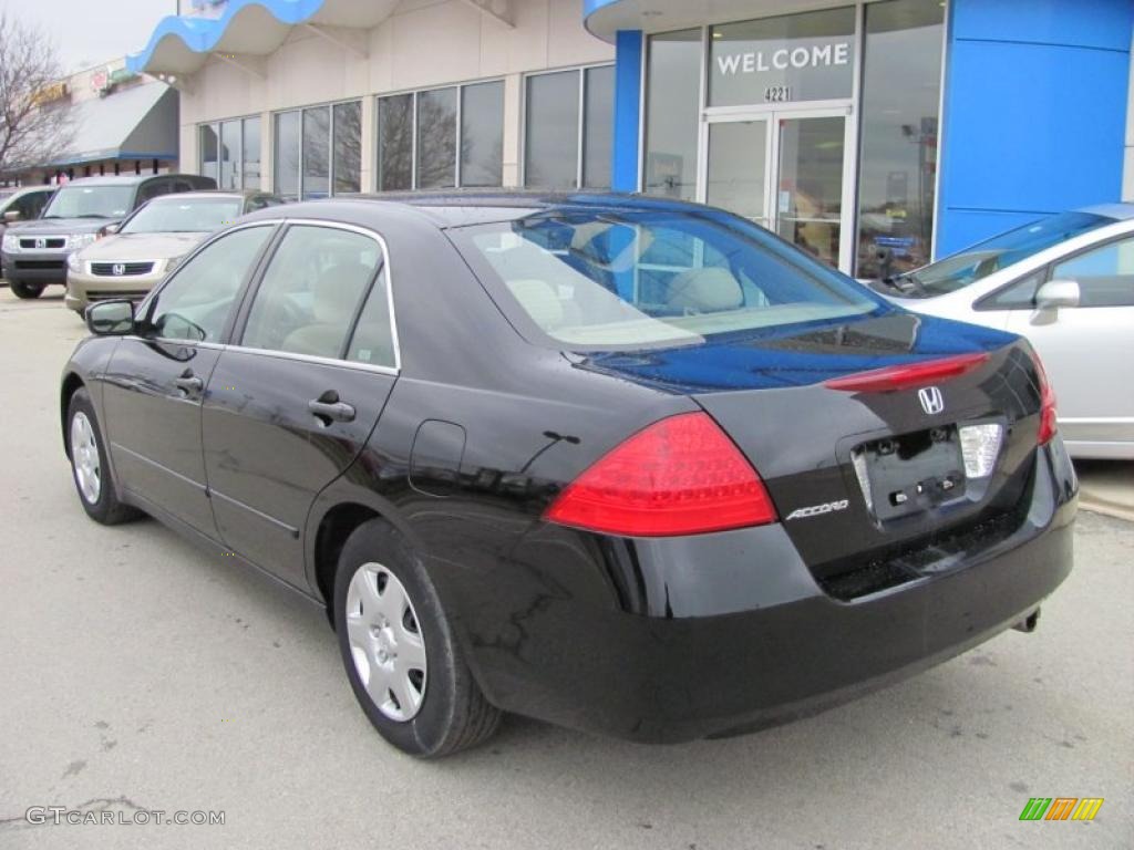 2007 Accord LX Sedan - Nighthawk Black Pearl / Ivory photo #4