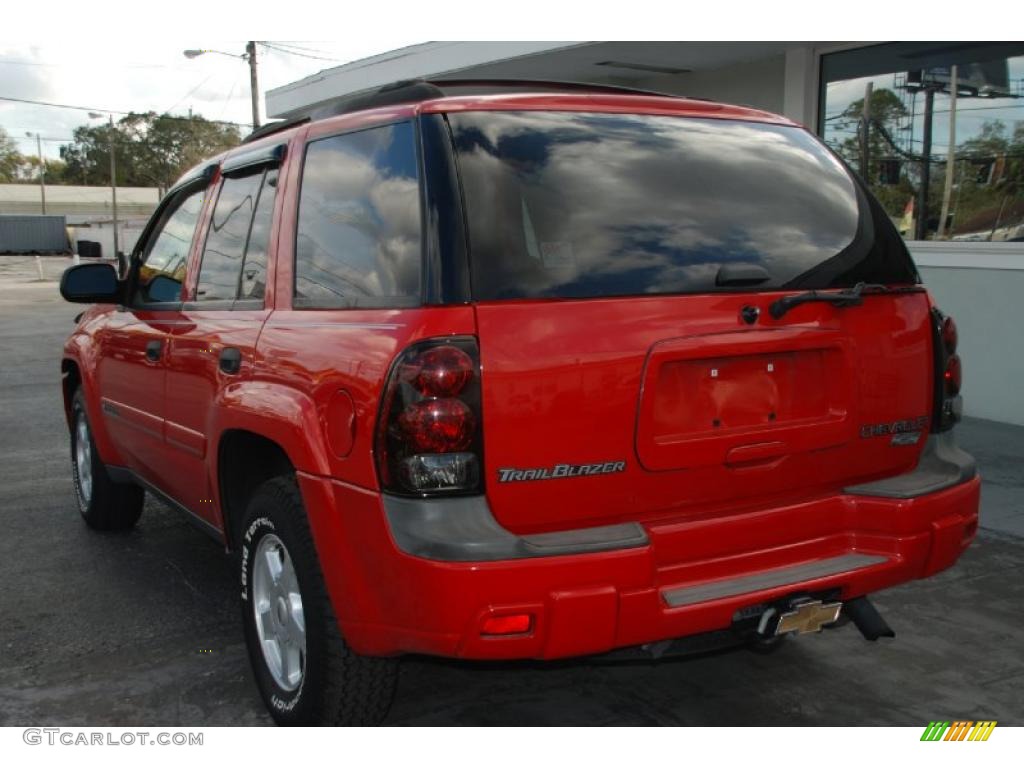 2002 TrailBlazer LS - Victory Red / Medium Oak photo #2