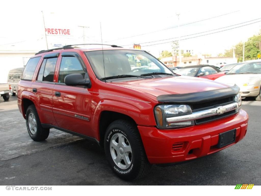 2002 TrailBlazer LS - Victory Red / Medium Oak photo #4