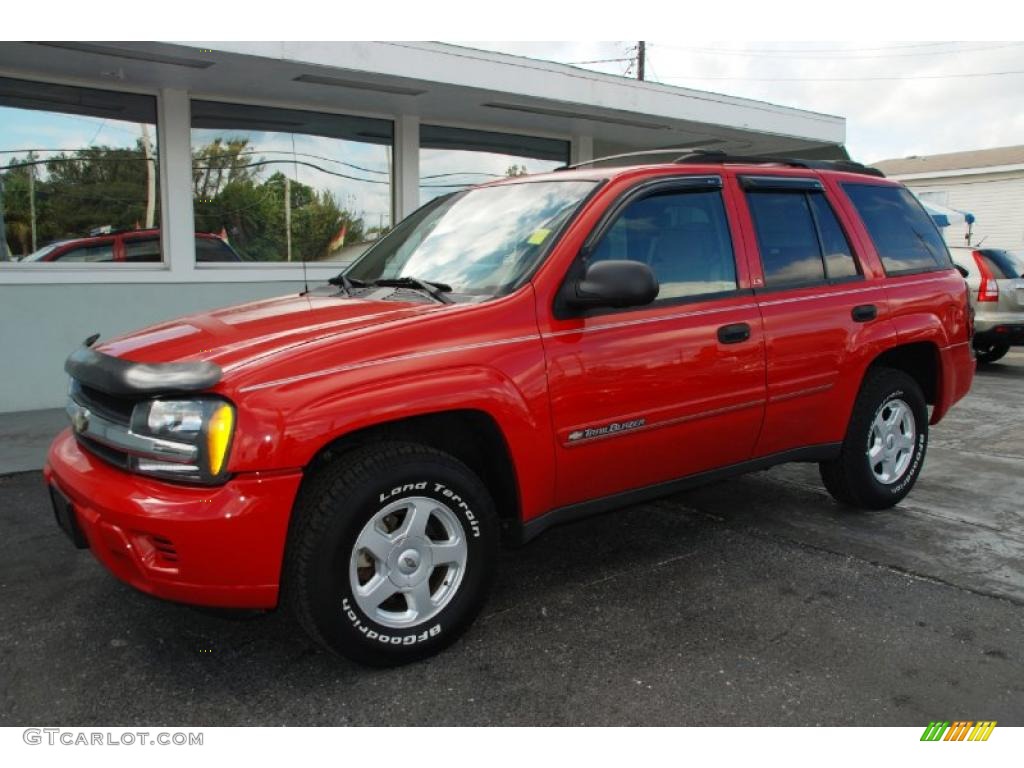 2002 TrailBlazer LS - Victory Red / Medium Oak photo #5