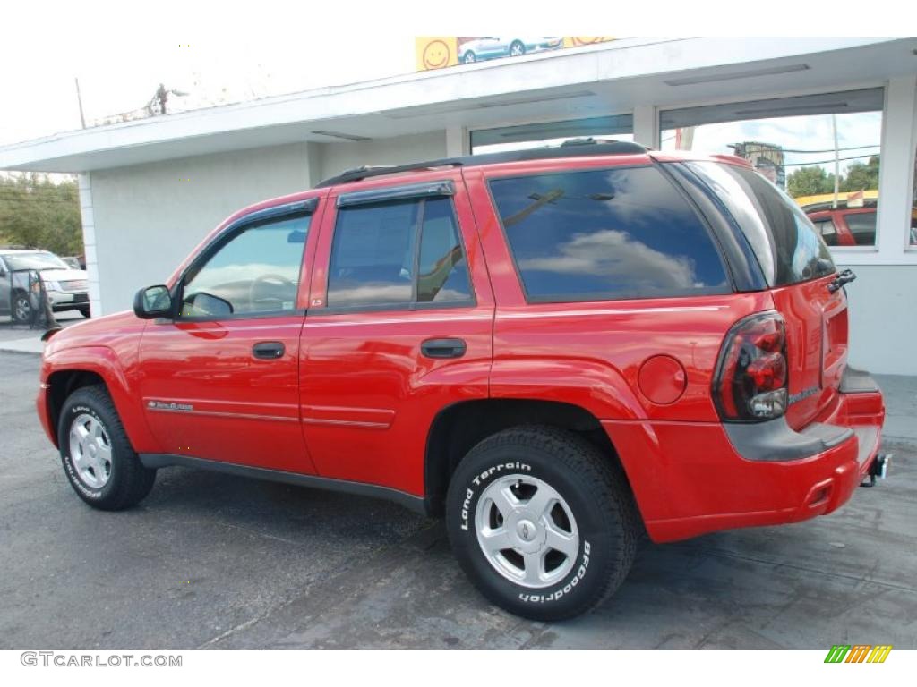 2002 TrailBlazer LS - Victory Red / Medium Oak photo #7