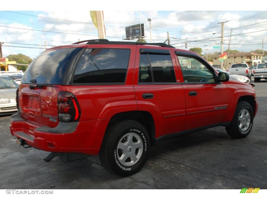 2002 TrailBlazer LS - Victory Red / Medium Oak photo #8