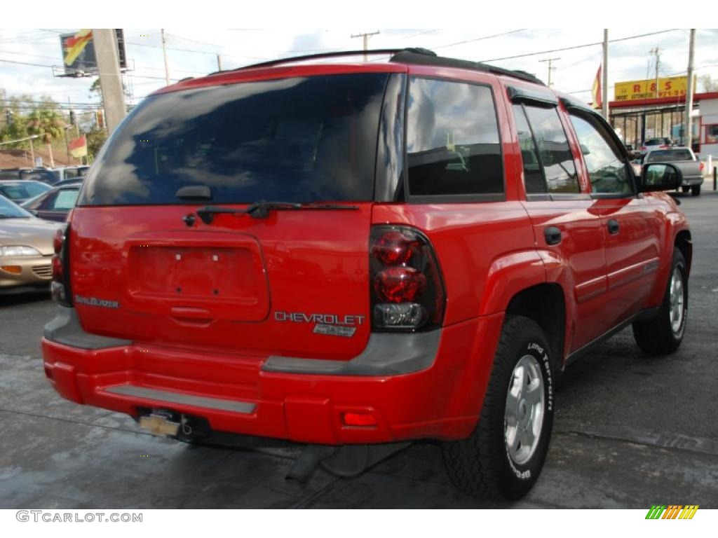 2002 TrailBlazer LS - Victory Red / Medium Oak photo #9