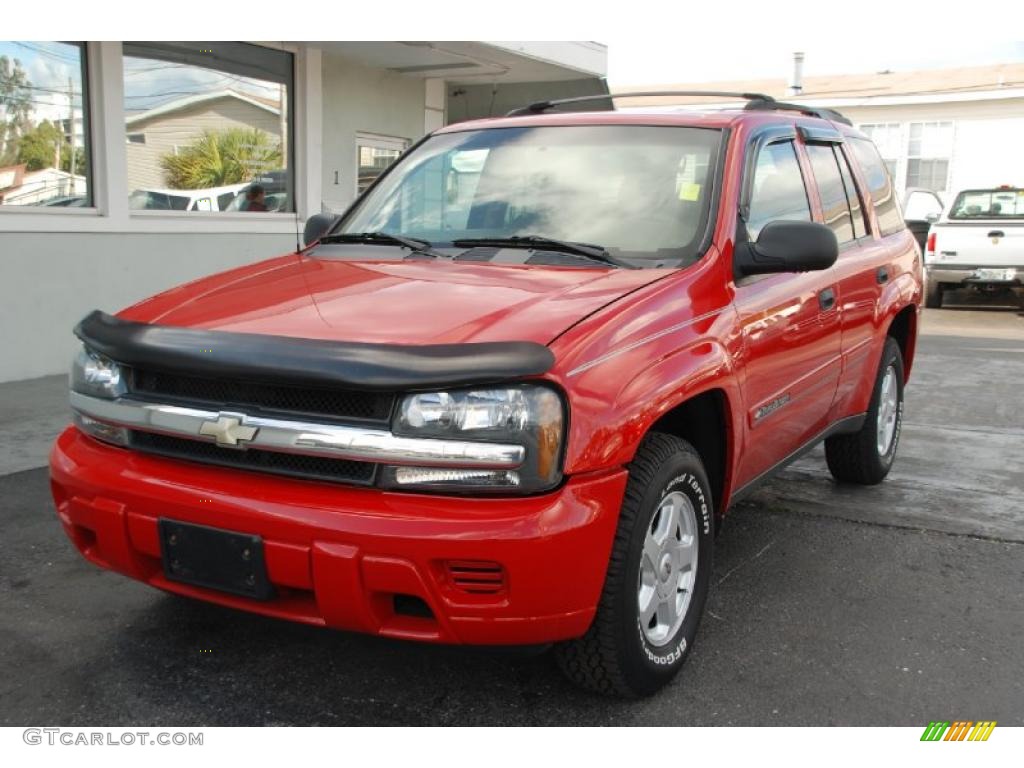 2002 TrailBlazer LS - Victory Red / Medium Oak photo #15