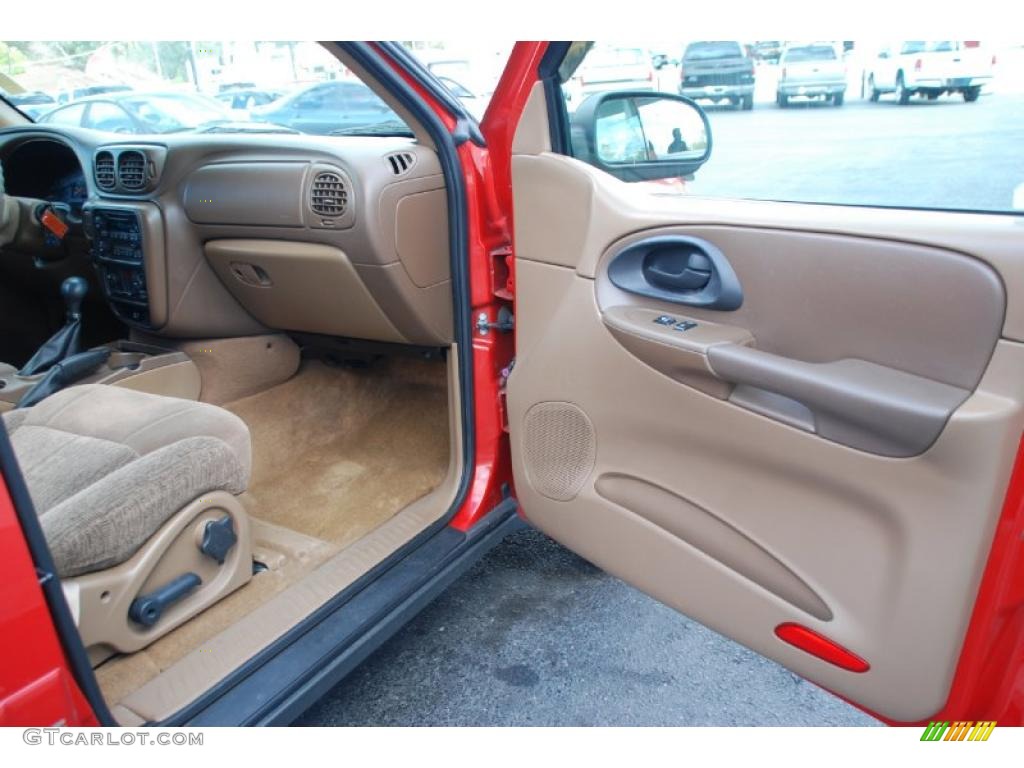 2002 TrailBlazer LS - Victory Red / Medium Oak photo #21