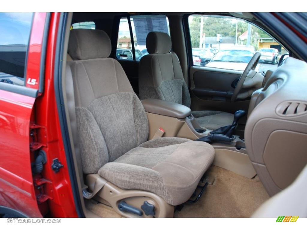 2002 TrailBlazer LS - Victory Red / Medium Oak photo #23