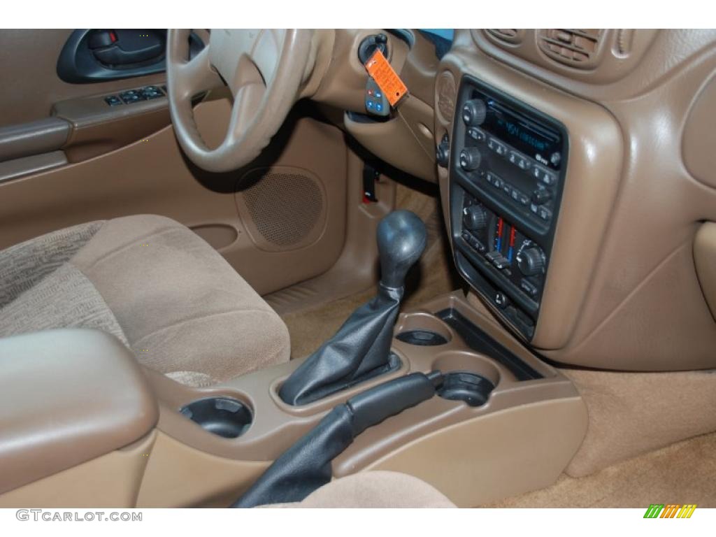 2002 TrailBlazer LS - Victory Red / Medium Oak photo #24