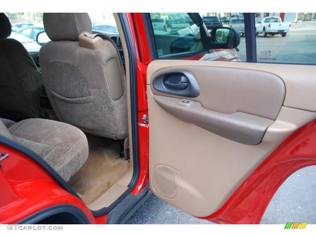 2002 TrailBlazer LS - Victory Red / Medium Oak photo #25