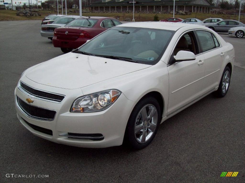 2010 Malibu LT Sedan - White Diamond Tricoat / Cocoa/Cashmere photo #2