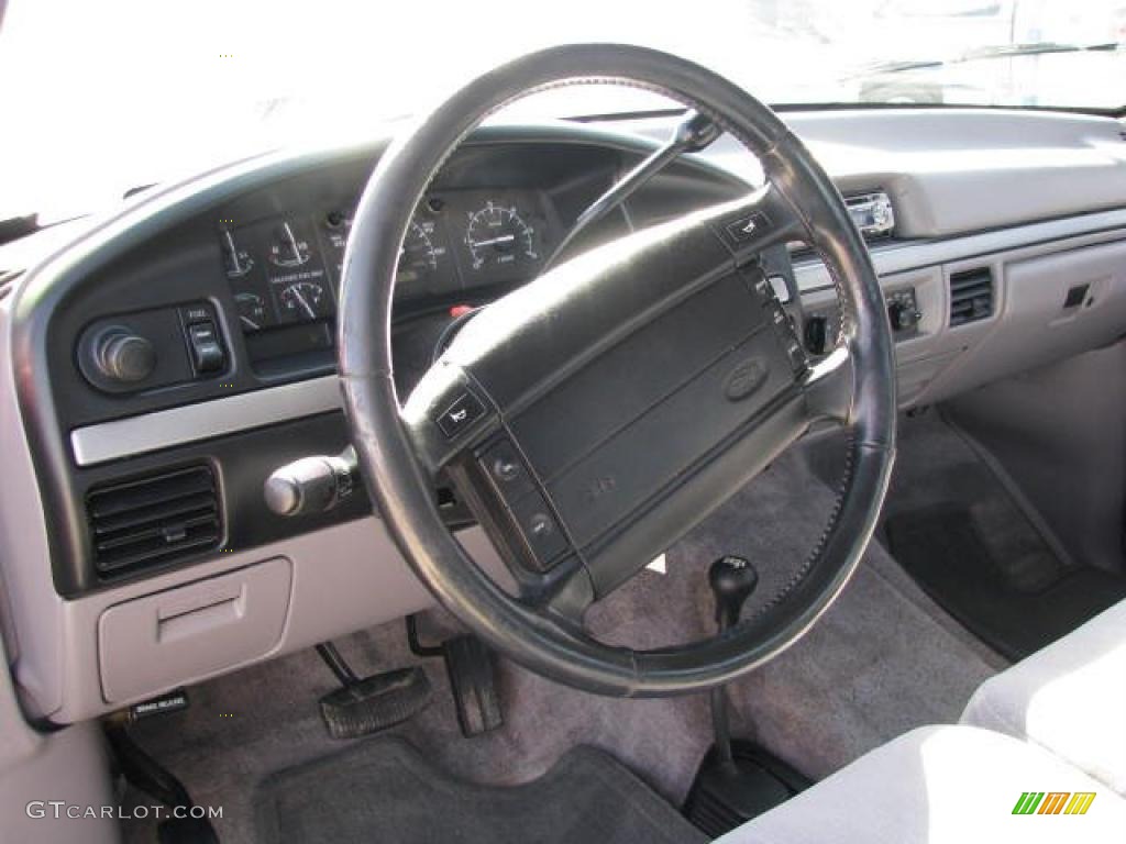 1994 F150 XL Extended Cab 4x4 - Electric Red Metallic / Grey photo #10