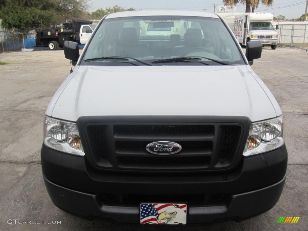 2005 F150 XL SuperCab - Oxford White / Medium Flint Grey photo #1