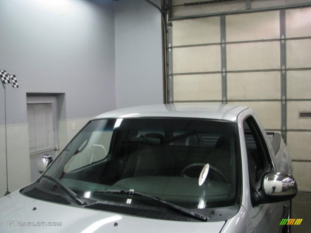 2002 F150 XLT Regular Cab - Silver Metallic / Dark Graphite photo #15